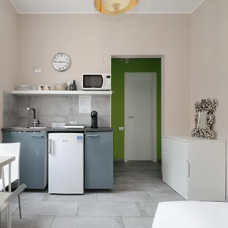 Hostmate - - Sammartini's Studio- *