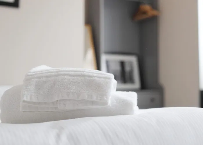 Apartment Hostmate - - Sammartini's Studio- *